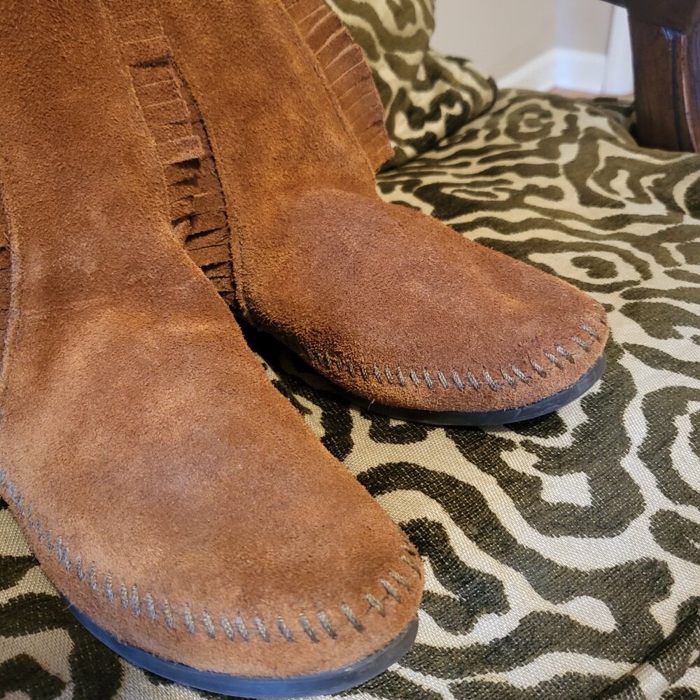 Minnetonka Women's Brown Suede Two Button Hardsole Boot - Picture 4 of 8